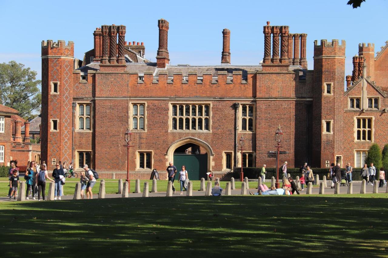 Hampton Court - The Kings Rest Molesey Exterior foto