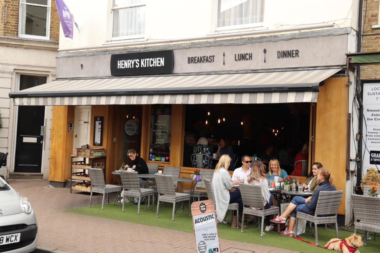 Hampton Court - The Kings Rest Molesey Exterior foto
