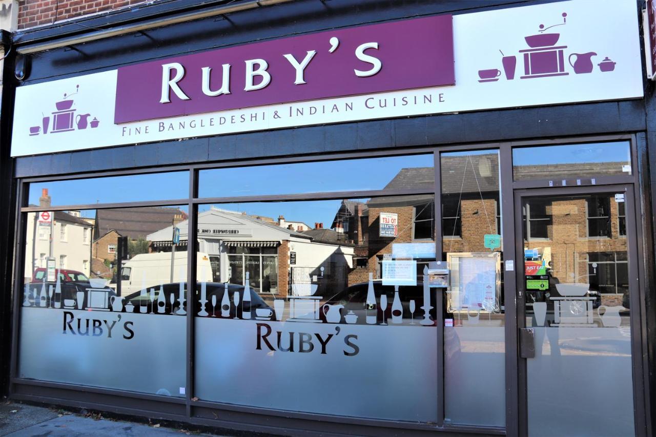 Hampton Court - The Kings Rest Molesey Exterior foto